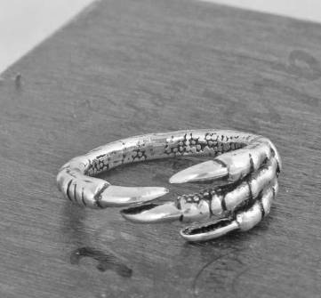 Men's Vintage Dragon Claw Fashion Ring
