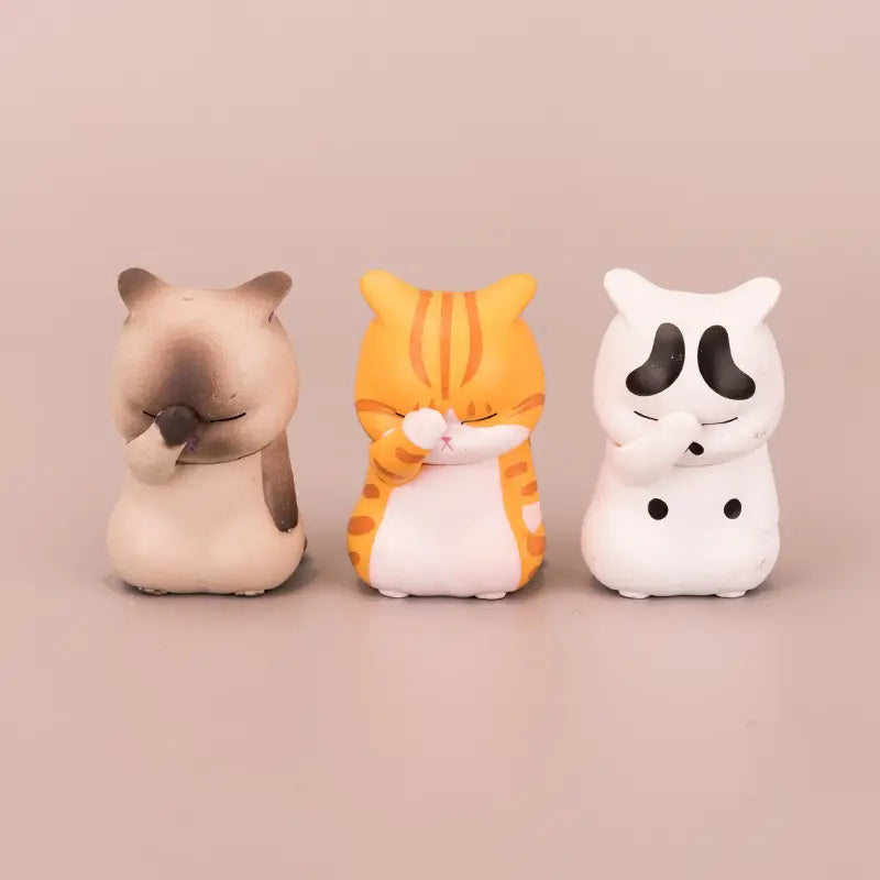 Deadpan Cat Figurine, three-colour comparison view