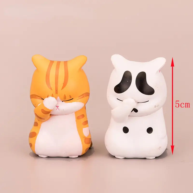 Deadpan Cat Figurine, two-colour comparison view
