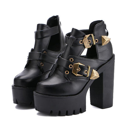 Vanta Chunky-Heel Ankle Boots in black, front view