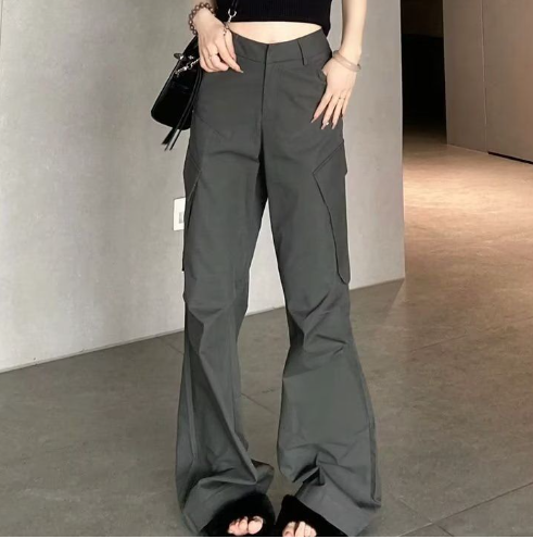 Ashgrid Cargo Trousers in gray