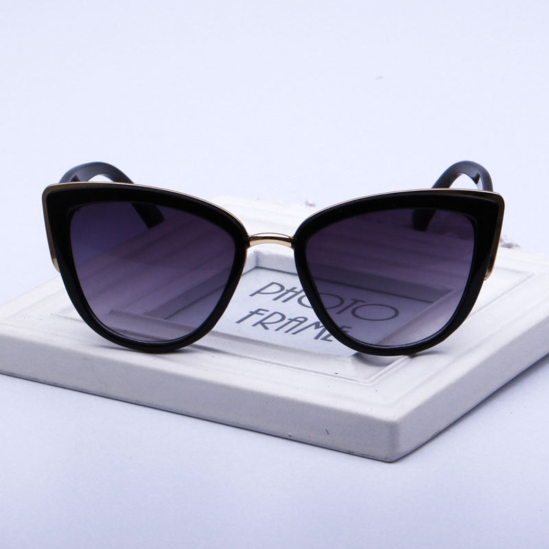 Deadpan Classic Sunglasses, product view 3