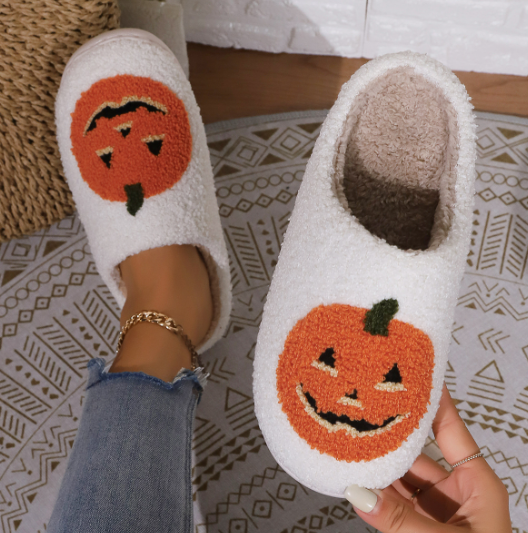 House Haunting Graphic Thermal Slippers, product view 3