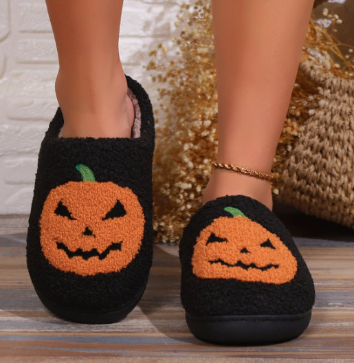 House Haunting Graphic Thermal Slippers, product view 4
